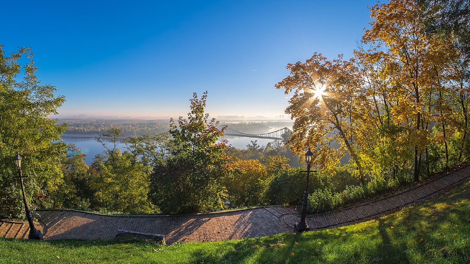 Осенние прогулки: 5 очень разных парков Киева на любой вкус